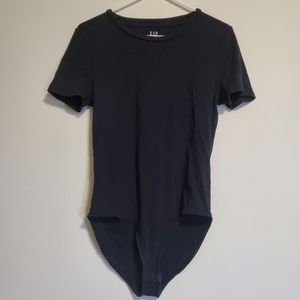 💕2 for $15 | Gap | Black T-shirt Bodysuit with Clasps